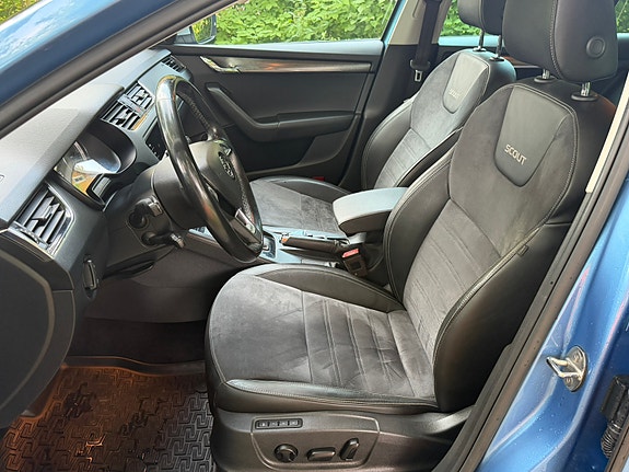 Skoda Octavia Scout 6 of 15