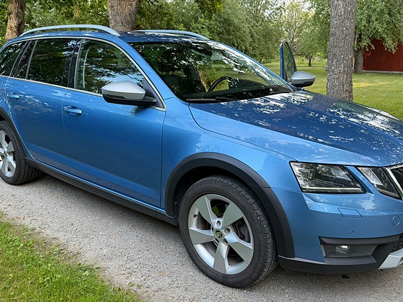Skoda Octavia Scout 4 of 15