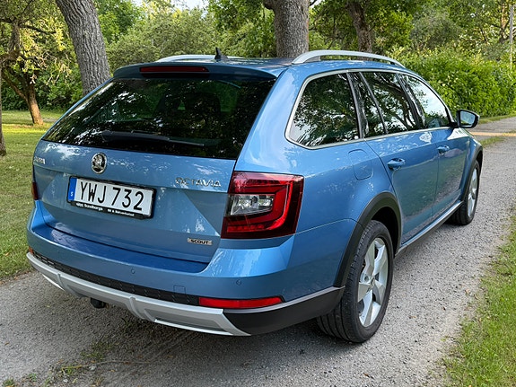 Skoda Octavia Scout 3 of 15