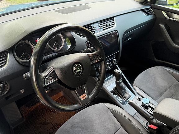 Skoda Octavia Scout 7 of 15