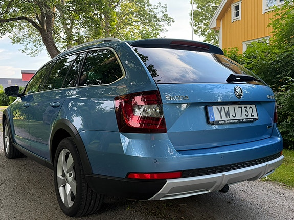 Skoda Octavia Scout 2 of 15