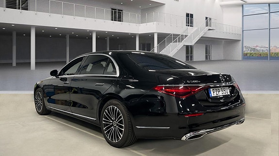 Mercedes-Benz S580 e 4 of 5