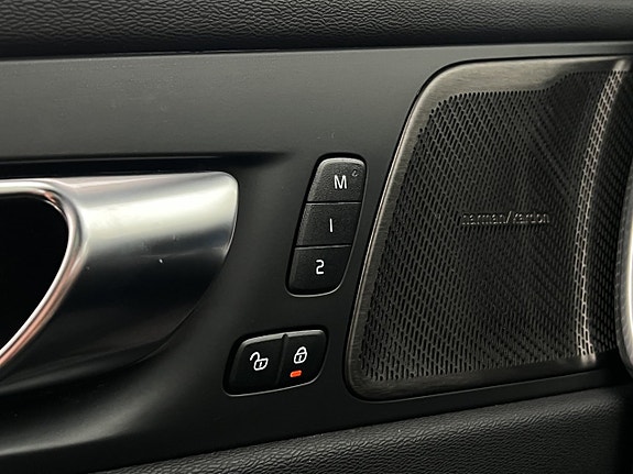 Volvo XC60 13 of 30