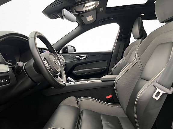 Volvo XC60 14 of 30