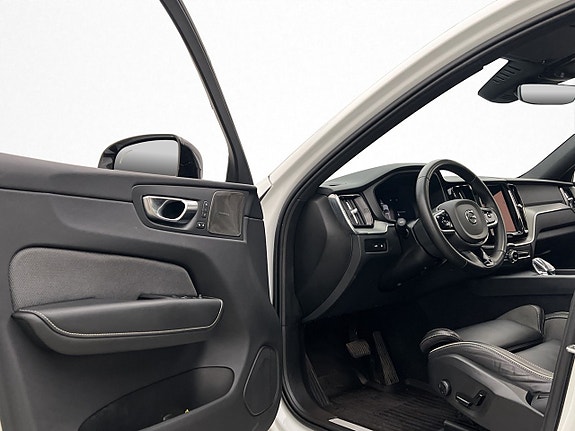 Volvo XC60 10 of 30
