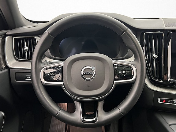Volvo XC60 16 of 30
