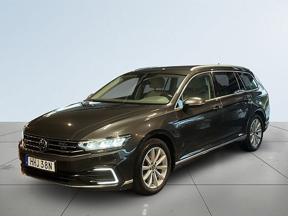 Volkswagen Passat 16 of 18