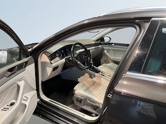 Volkswagen Passat 7 of 18
