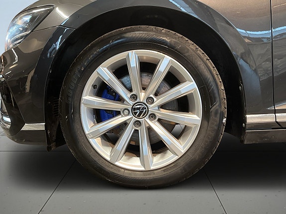 Volkswagen Passat 14 of 18