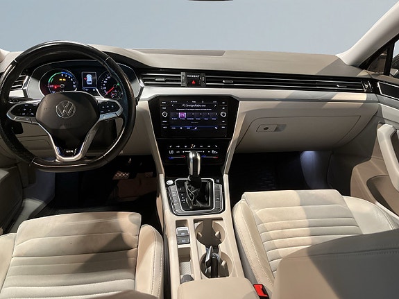 Volkswagen Passat 8 of 18