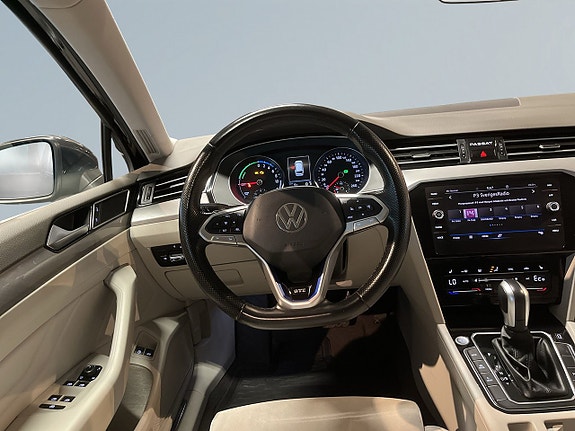 Volkswagen Passat 9 of 18