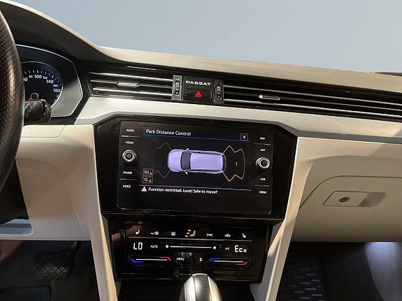 Volkswagen Passat 15 of 18
