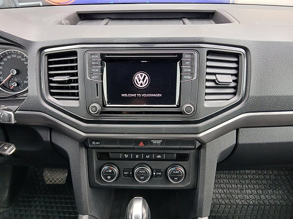 Volkswagen Amarok 25 of 29