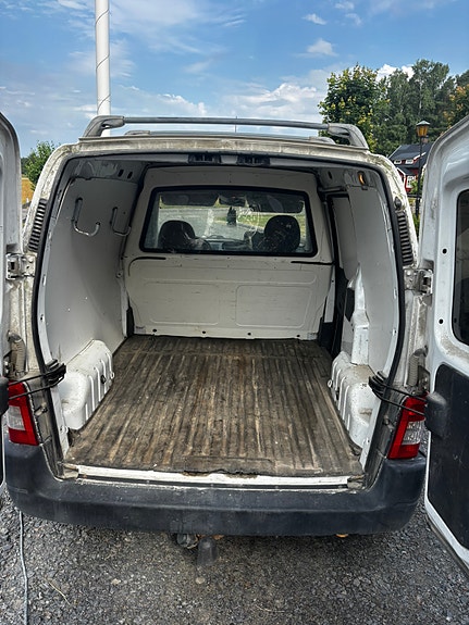 Peugeot Partner 3 of 5