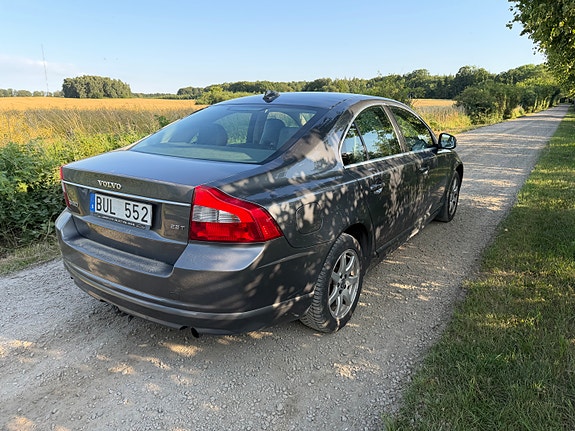 Volvo S80 4 of 5