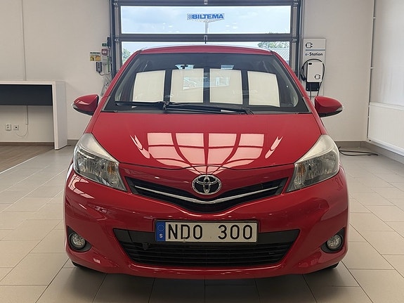 Toyota Yaris 5 of 15