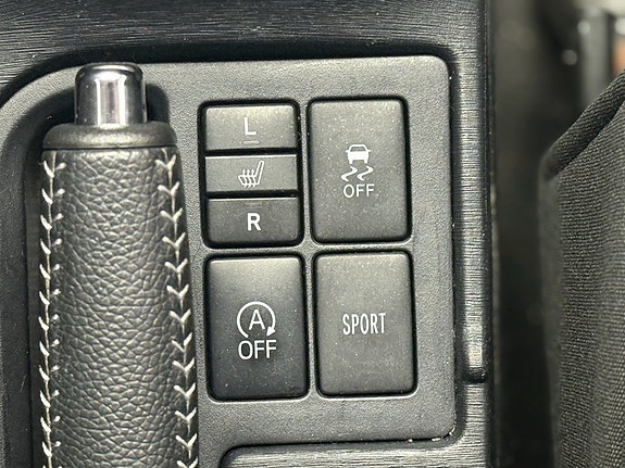 Toyota Yaris 8 of 15