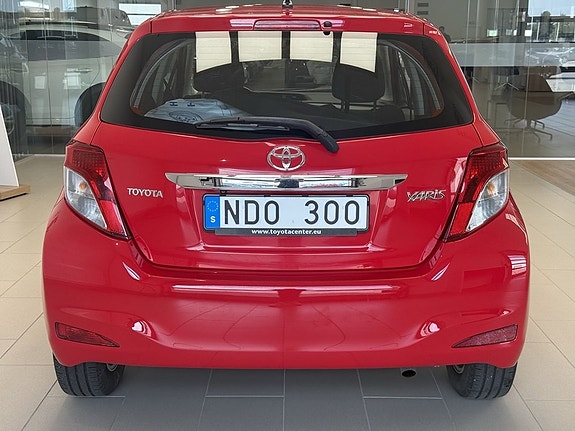 Toyota Yaris 3 of 15