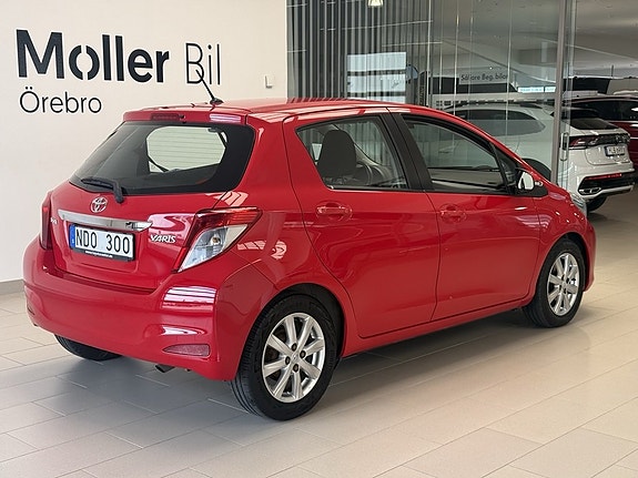 Toyota Yaris 2 of 15