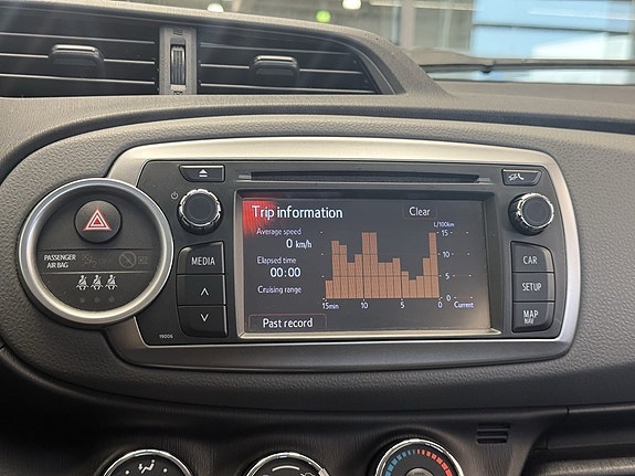 Toyota Yaris 12 of 15