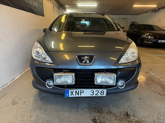 Peugeot 307 2 of 5