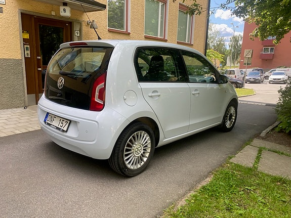 Volkswagen UP! 2 of 5