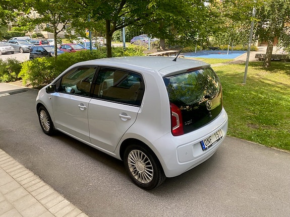 Volkswagen UP! 4 of 5