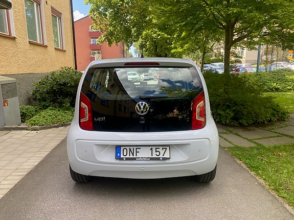 Volkswagen UP! 3 of 5