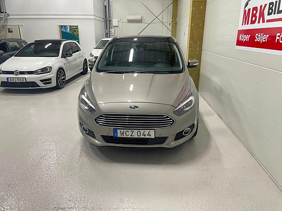 Ford S-MAX 3 of 27