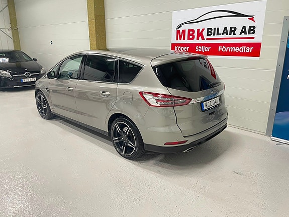 Ford S-MAX 9 of 27