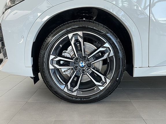 BMW iX2 4 of 5