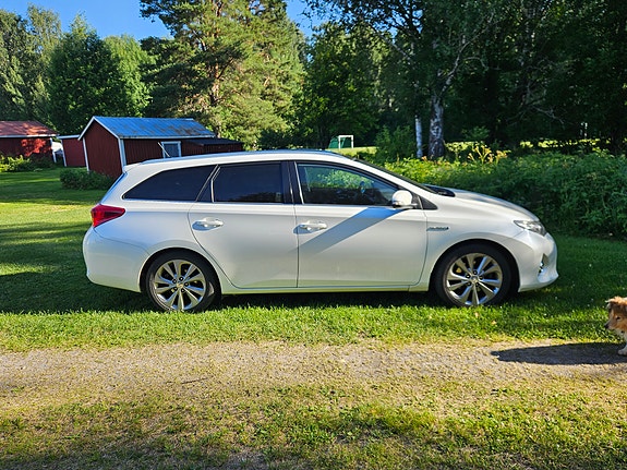 Toyota Auris 4 of 5