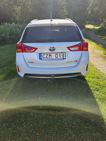 Toyota Auris 2 of 5
