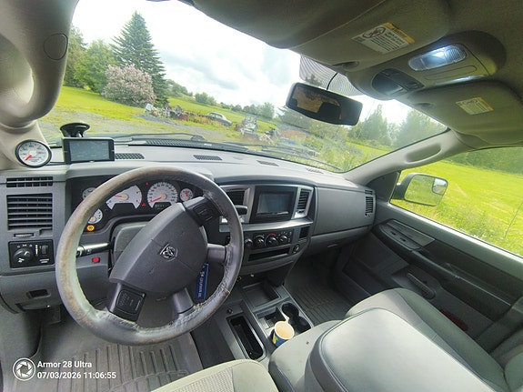 Dodge RAM 2500 2 of 5