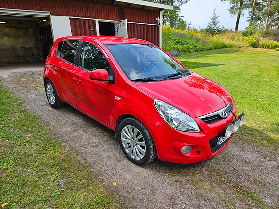 Hyundai i20 2 of 14