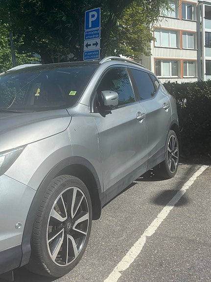 Nissan Qashqai 2 of 5