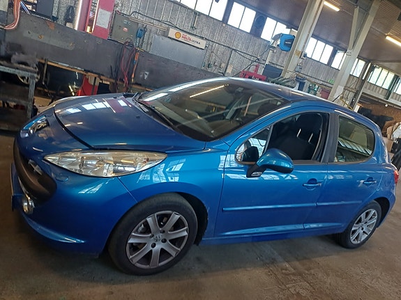 Peugeot 207 2 of 2