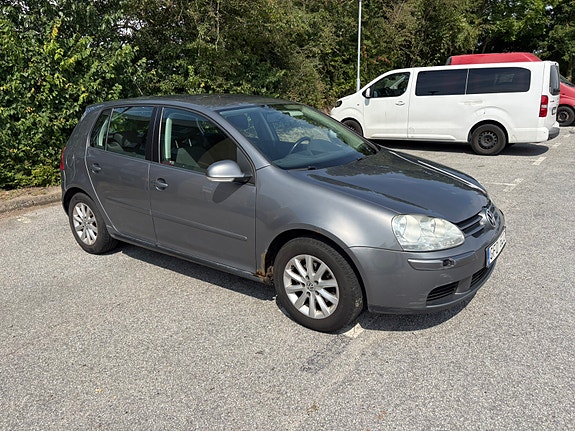 Volkswagen Golf V 2 of 7