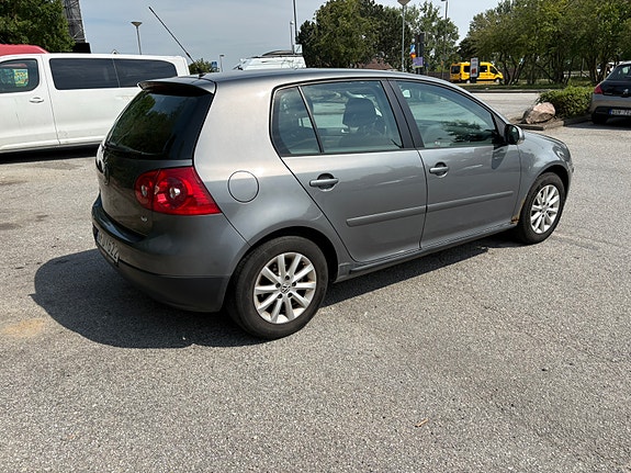 Volkswagen Golf V 3 of 7