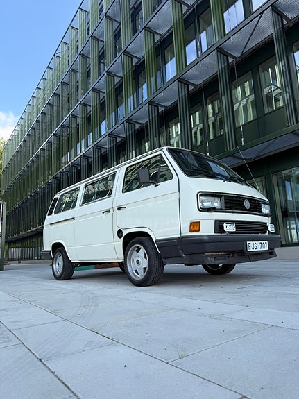 Volkswagen Caravelle 2 of 30
