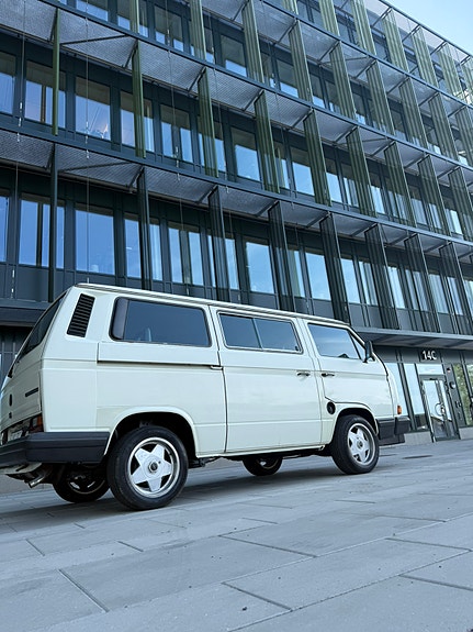 Volkswagen Caravelle 3 of 30