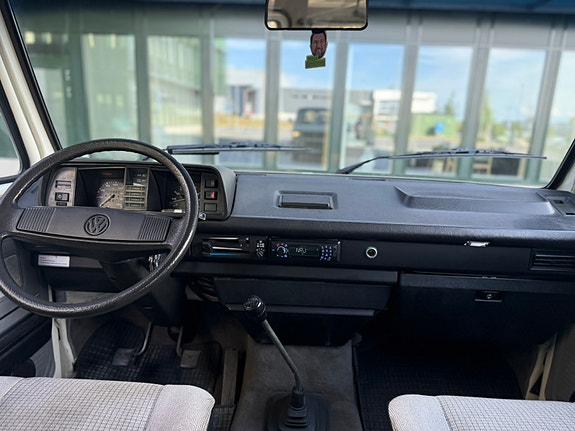 Volkswagen Caravelle 6 of 30