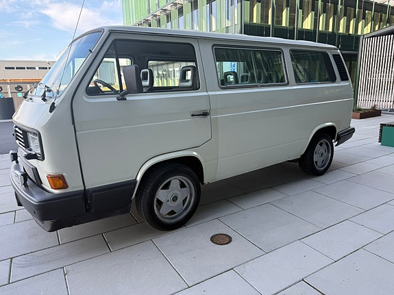 Volkswagen Caravelle 22 of 30