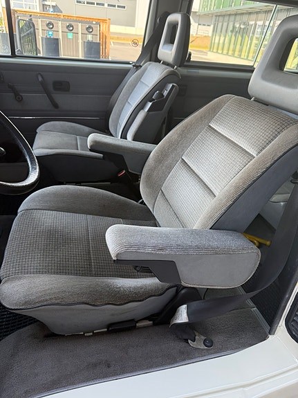 Volkswagen Caravelle 27 of 30