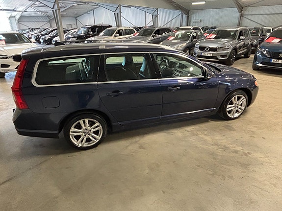 Volvo V70 3 of 5