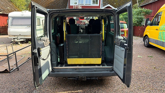 Ford Tourneo Custom 4 of 5