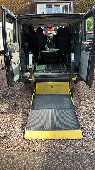 Ford Tourneo Custom 2 of 5