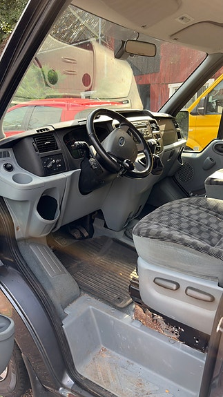 Ford Tourneo Custom 6 of 9