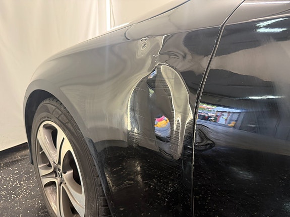 Mercedes-Benz E200 21 of 21