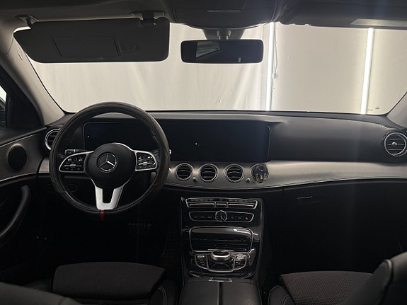 Mercedes-Benz E200 17 of 21